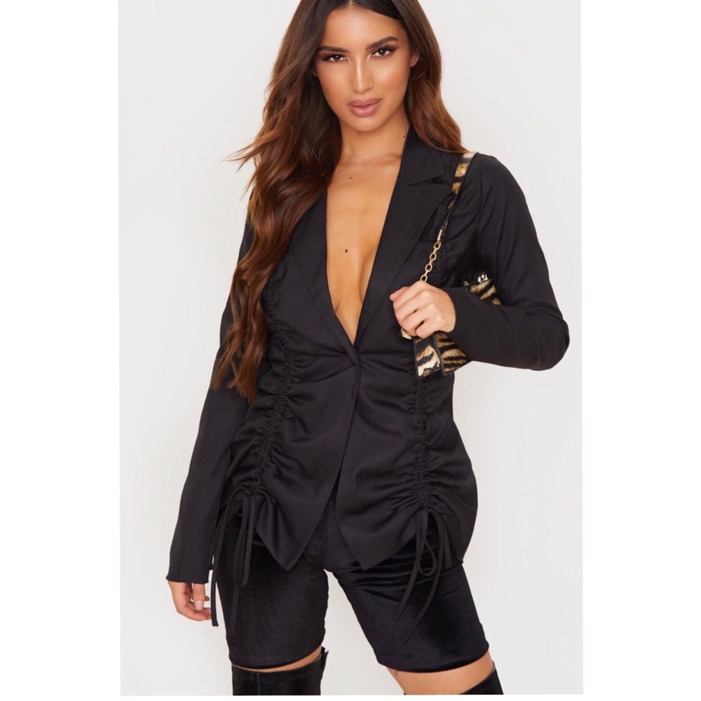 PrettyLittleThing Black Ruched Blazer
